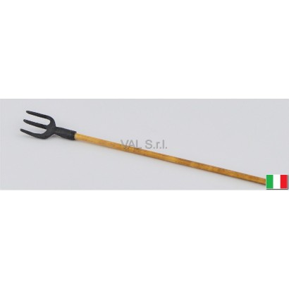 HAY FORK MADE OF WOOD AND METAL.